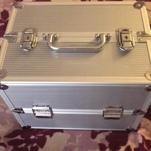 Traveling makeup case